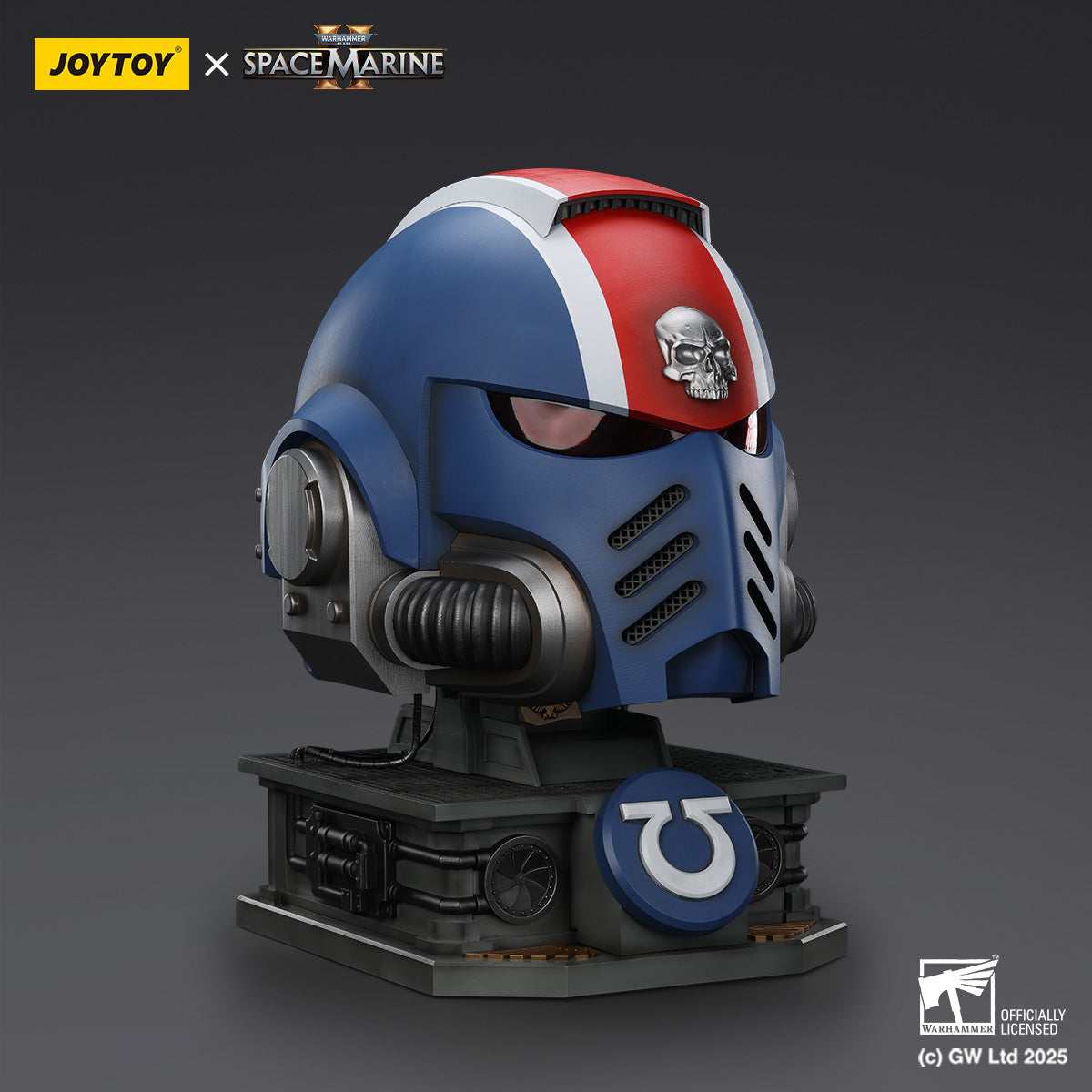 Ultramarines Lieutenant Titus MKX Helmet & Display Stand