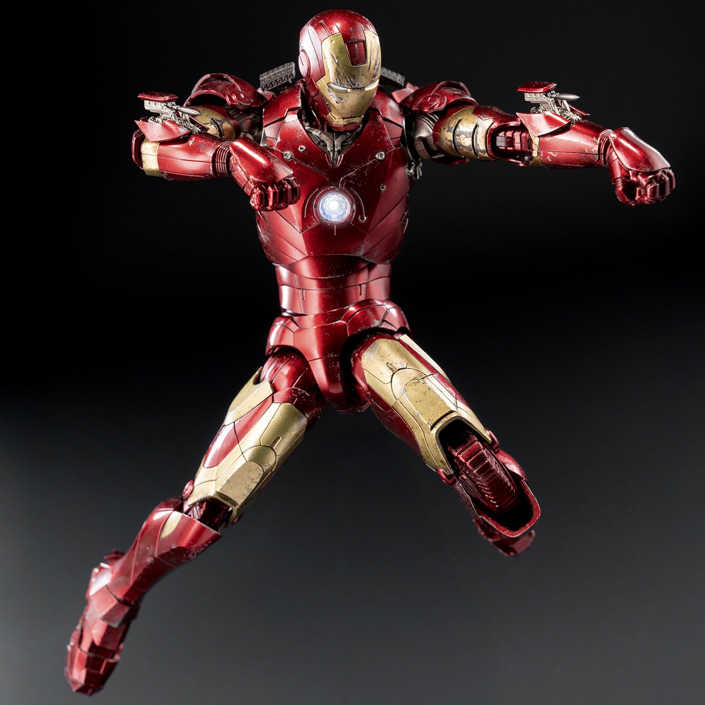 DLX Iron Man Mark 3 (Battle Damaged)