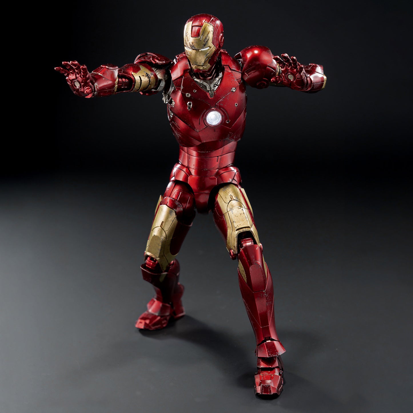 DLX Iron Man Mark 3 (Battle Damaged)